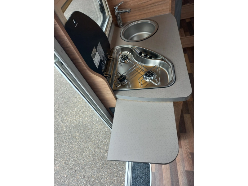 Weinsberg CaraCompact MB 640 MEG Pepper Smart TV Aut Solar  foto: 12