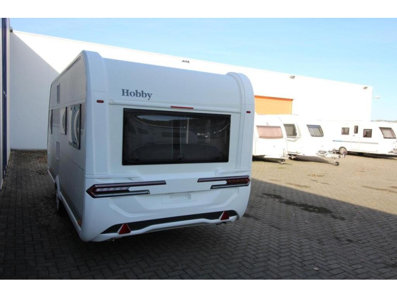 Hobby De Luxe 460 UFE Cama francesa y asientos redondos! foto: 3