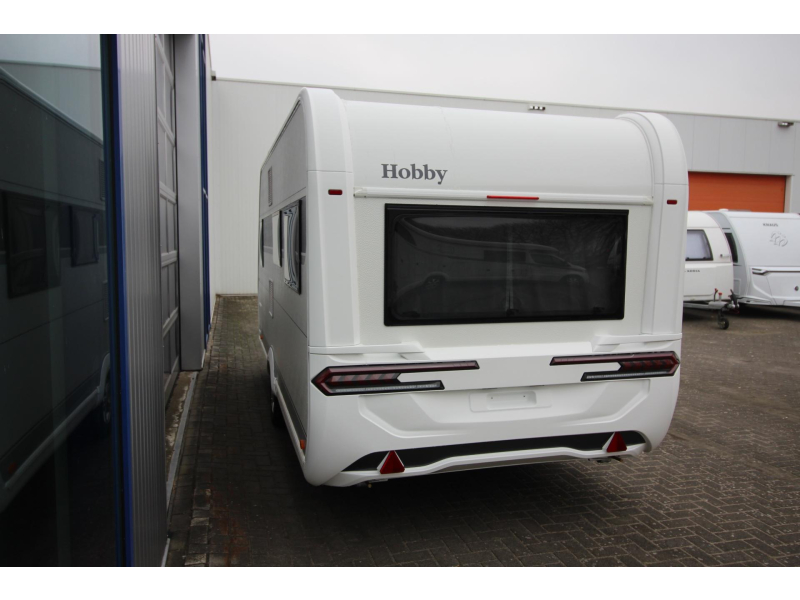 Hobby De Luxe 460 UFE Cama francesa y asiento redondo! foto: 3