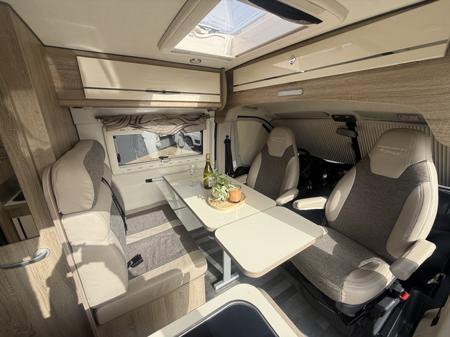 Karmann Dexter 625 Automatik 150 PS Kastenwagen L&auml;ngsbetten Klimaanlage Leder Markise Anh&auml;ngerkupplung LMV 16 Zoll Remis Plissee Foto: 12