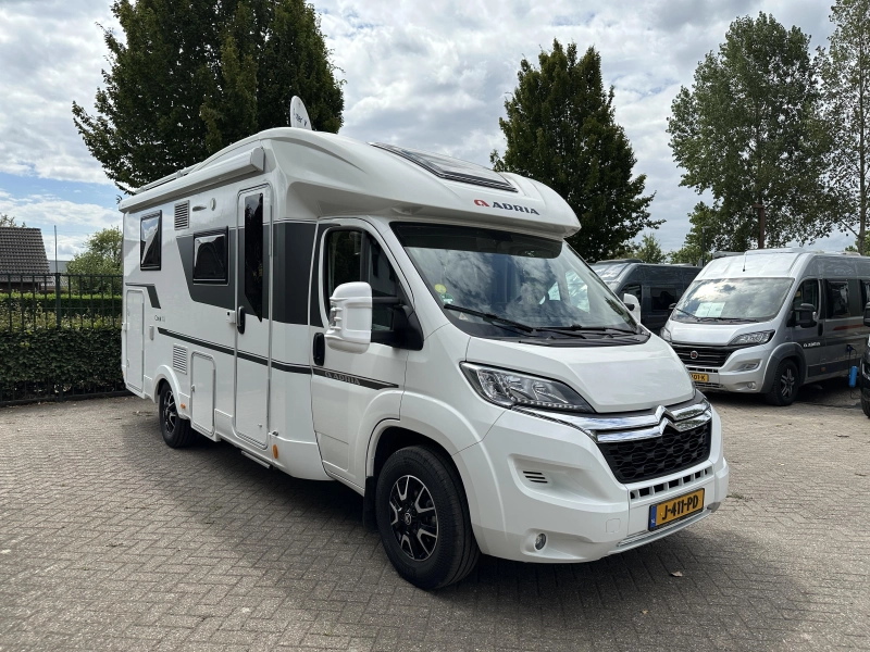 Adria Coral 600 SL level systeem  foto: 6