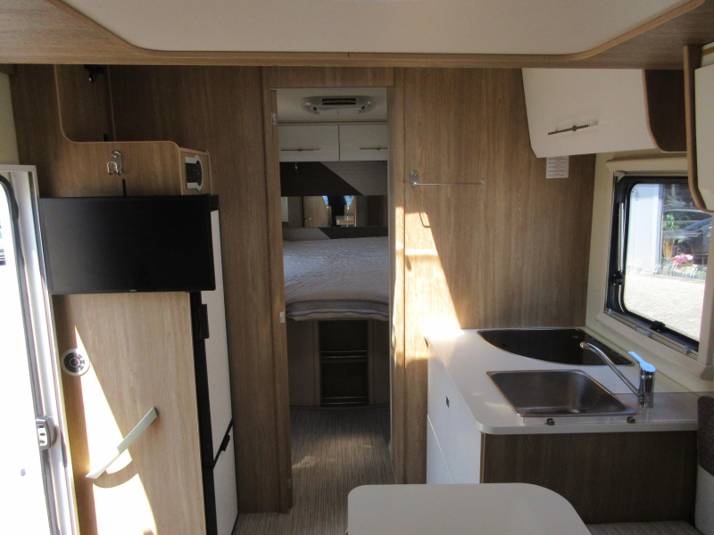 Rimor Seal 66 PLUS Face to Face and Queen Bed photo: 4