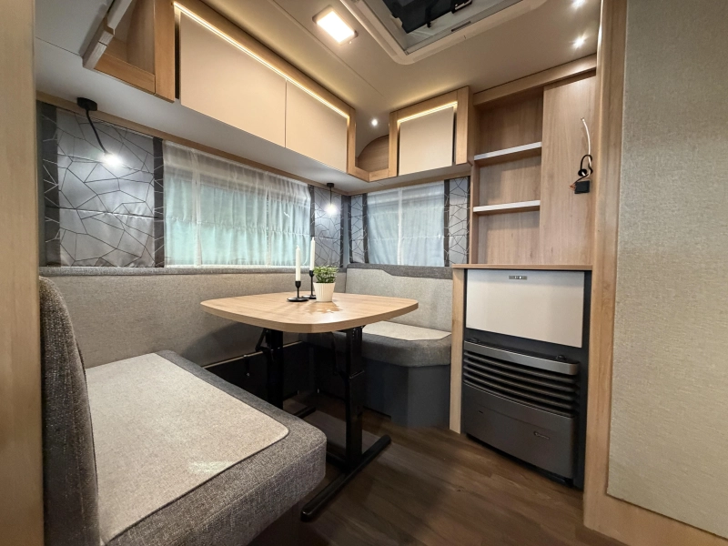 Knaus Sport 460 EU enkele bedden / dinette  foto: 20