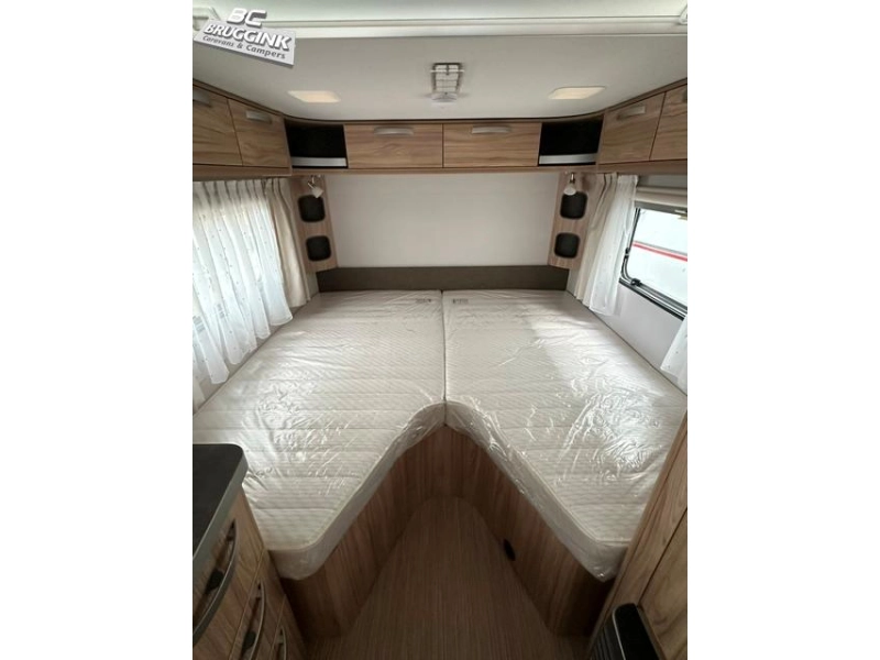 Eriba Feeling 442 CAMAS INDIVIDUALES TECHO ELEVABLE foto: 8