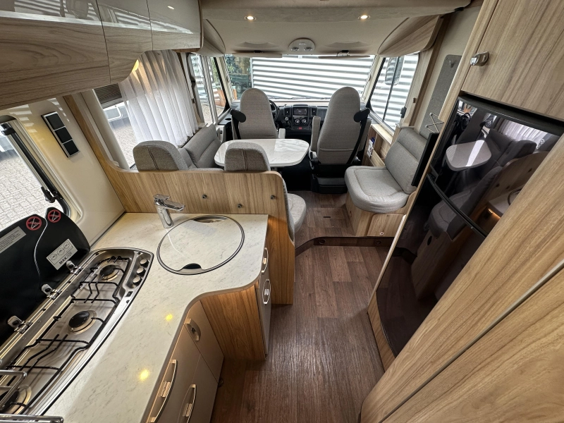 Hymer B698 Queensbed L-zit 150PK TV photo: 14