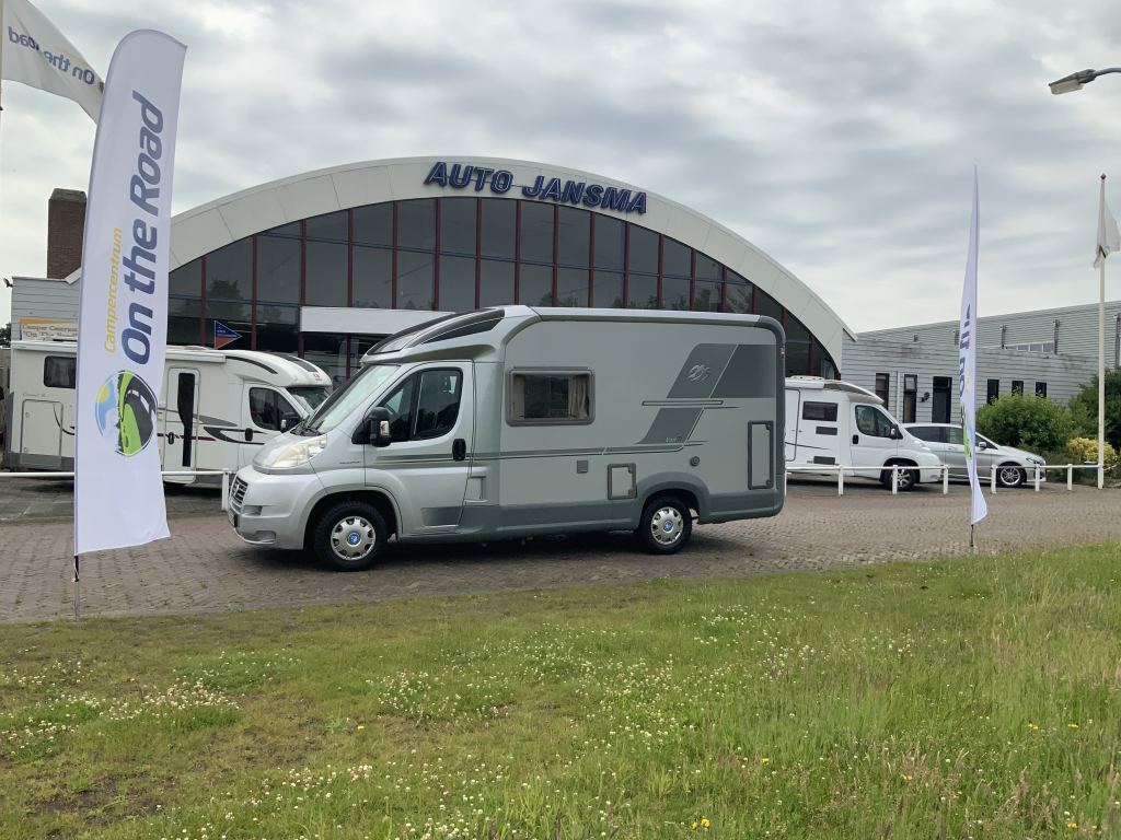 Knaus Van Ti 600 ME – Compleet 3 liter 160 PK Half-integraal, vastbed, halve- treinzit, draaistoelen Camper centrum on the road foto: 36