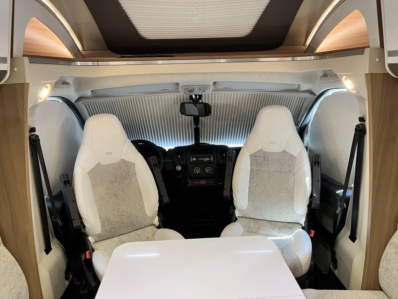 Adria Matrix 670 DL Face to face zit / Level  foto: 6