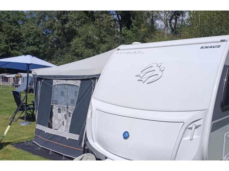 Knaus Sudwind Silver Selection 500 FU frans bed rondzit toilet  foto: 17