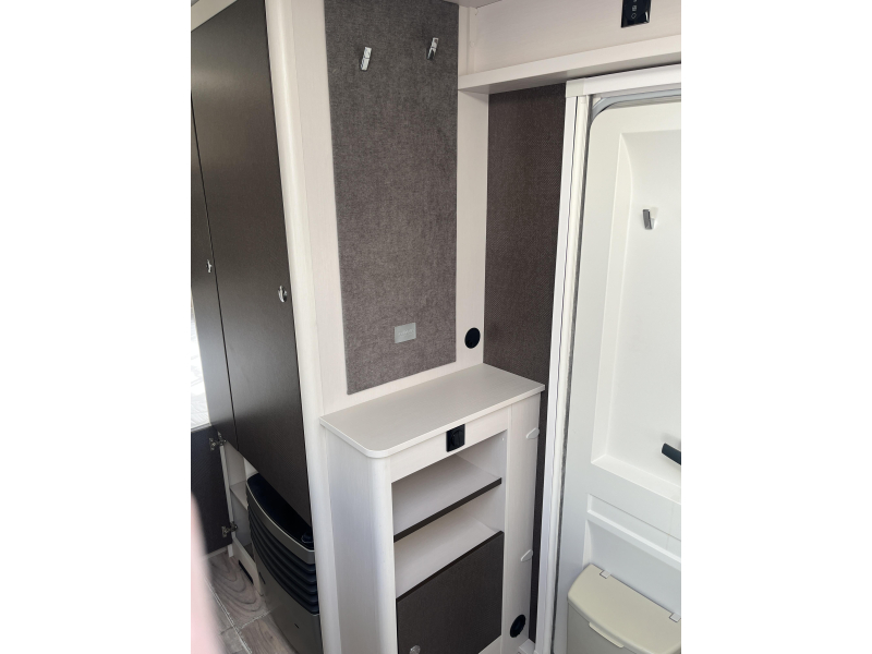 Dethleffs C'Go 495 FR Cassette Awning photo: 15