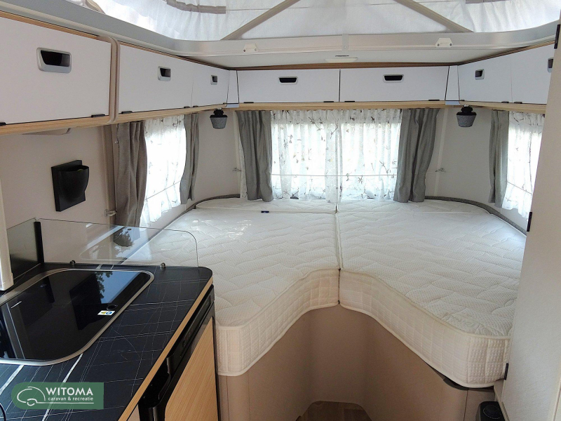 Eriba Touring Urban 542 sobre equipamiento completo foto: 12