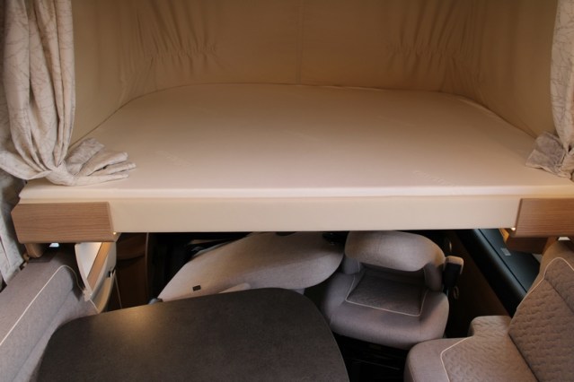 Robusto Carthago Integral Malibu I 460 LE Fiat AUTOM&Aacute;TICO 180 CV camas individuales y cama abatible (118 foto: 61
