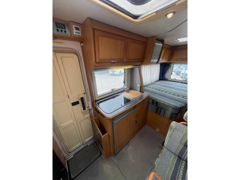 Hymer B 674 Vastbed Hefbed  foto: 10