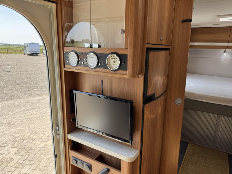 Dethleffs Globe4 7151 Edici&oacute;n Limitada Cama Queen foto: 22