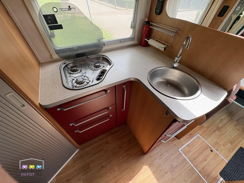 Eura Mobil Terrestra 670 SB Franz&ouml;sisches Bett Foto: 12