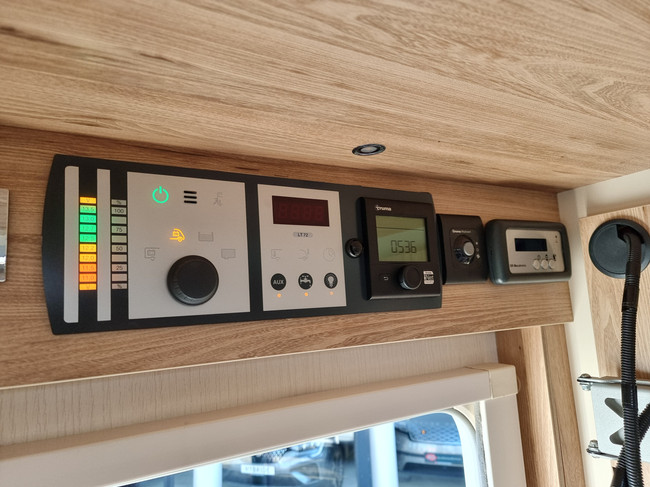 Bavaria Pilote P740 Class | Distr.neu | Elec. Queensbett | Solarpaneele | Luftfederung | Sehr guter Zustand! Foto: 12