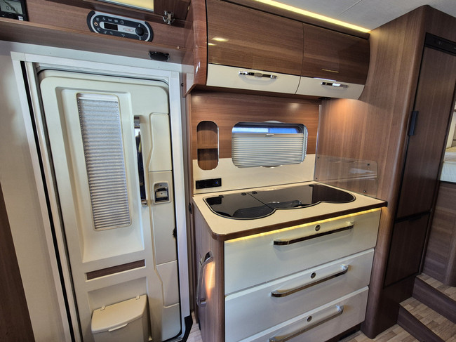 LMC T662 LMC T 662 Cruiser Comfort 160 HP CERAMIC COATING SINGLE BEDS TV SOLAR PANEL TOW BAR SWIVEL SEATS photo: 15