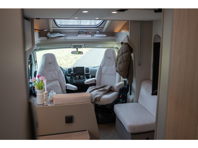 LMC Tracer 690EL modelo 2027 camas individuales foto: 4
