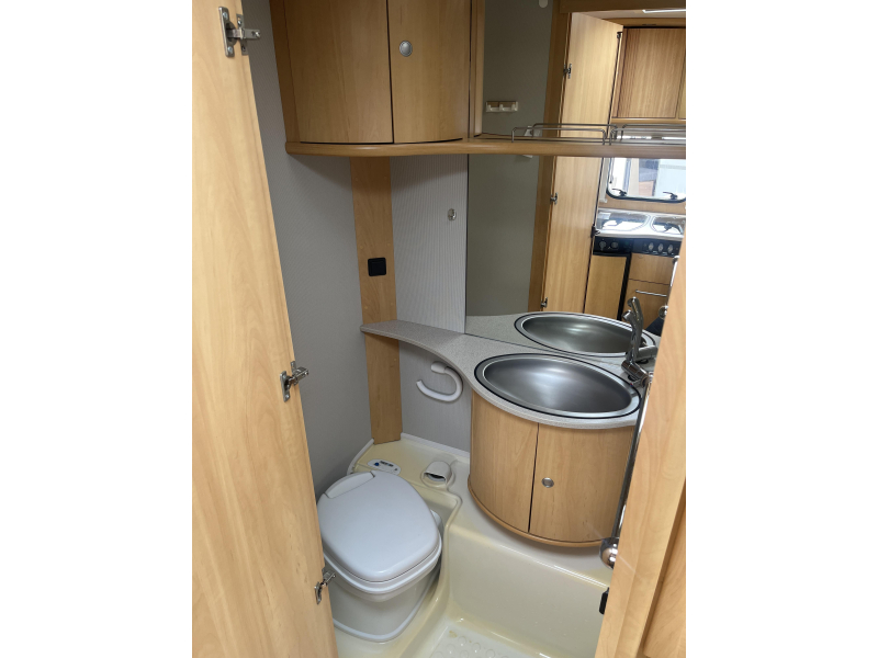 Dethleffs Camper 430 DB - Voortent  foto: 10