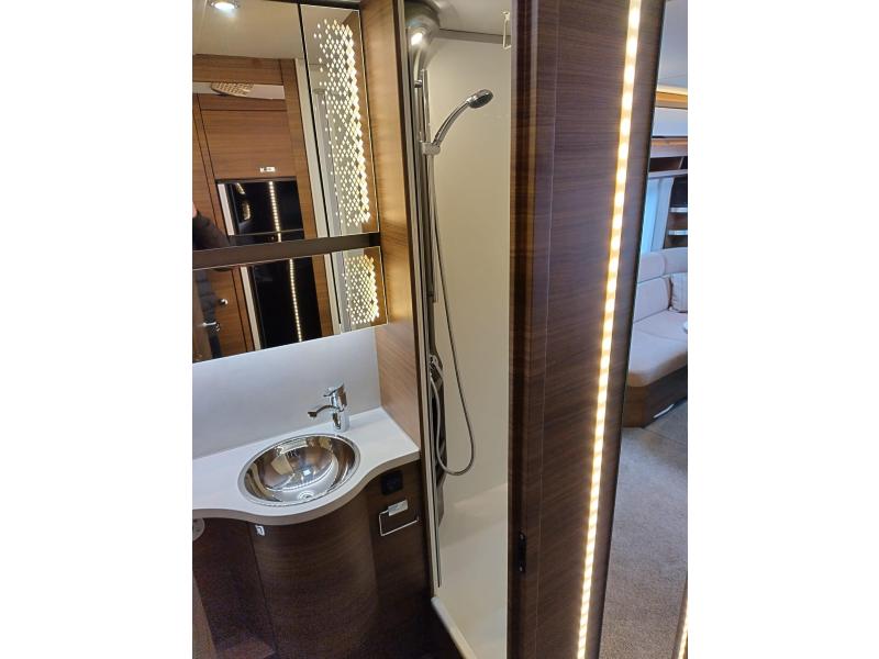 Tabbert Puccini 685 DF queensbed, mover, airco  foto: 18