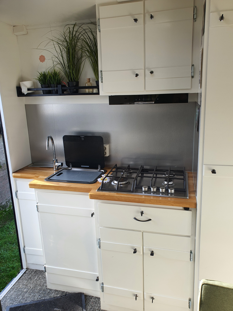Iveco  2.3 TD Expeditie Camper off-grid met zonnepanelen. foto: 15