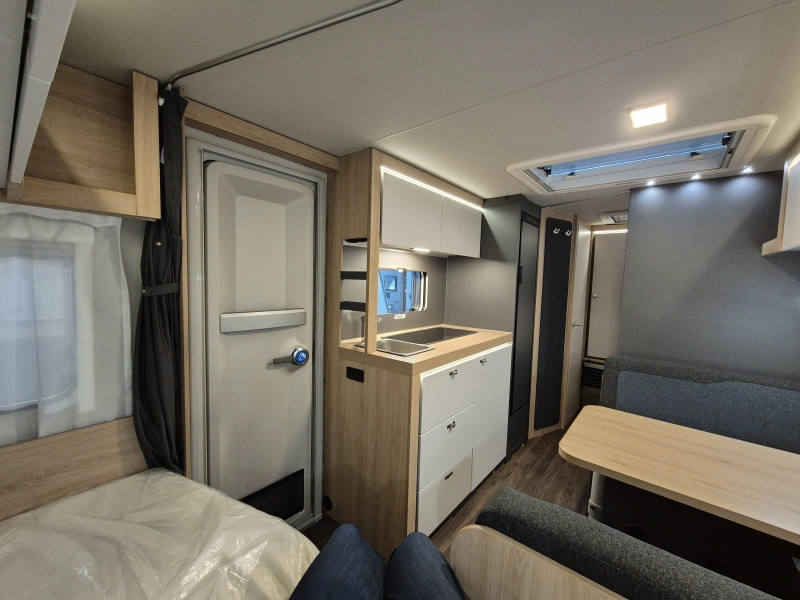 Knaus Sport 500 KD Stapelbedden en douche!  foto: 10