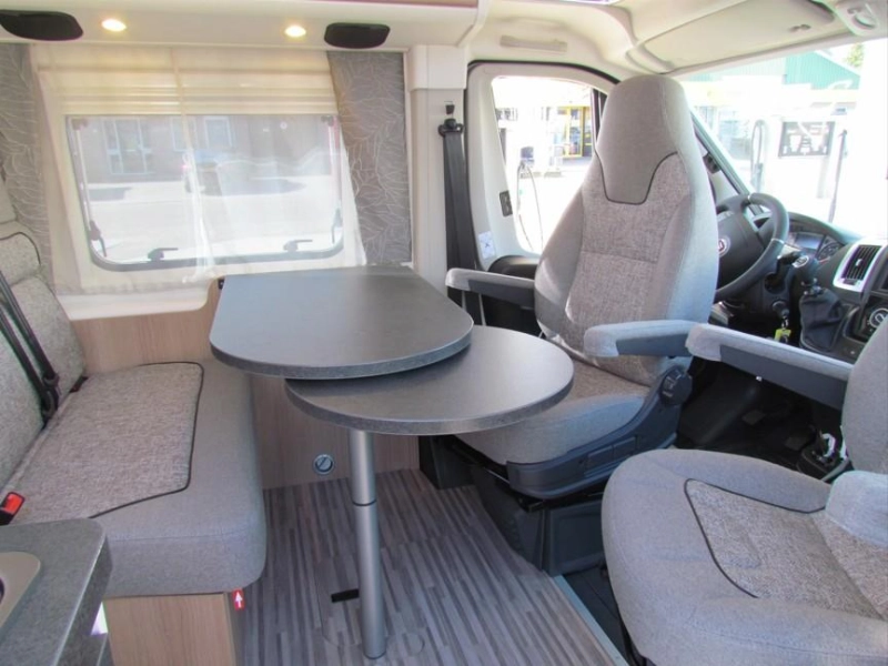 Malibu Diversity GT Skyview 640 LE K Lengtebedden, Automaat  foto: 2