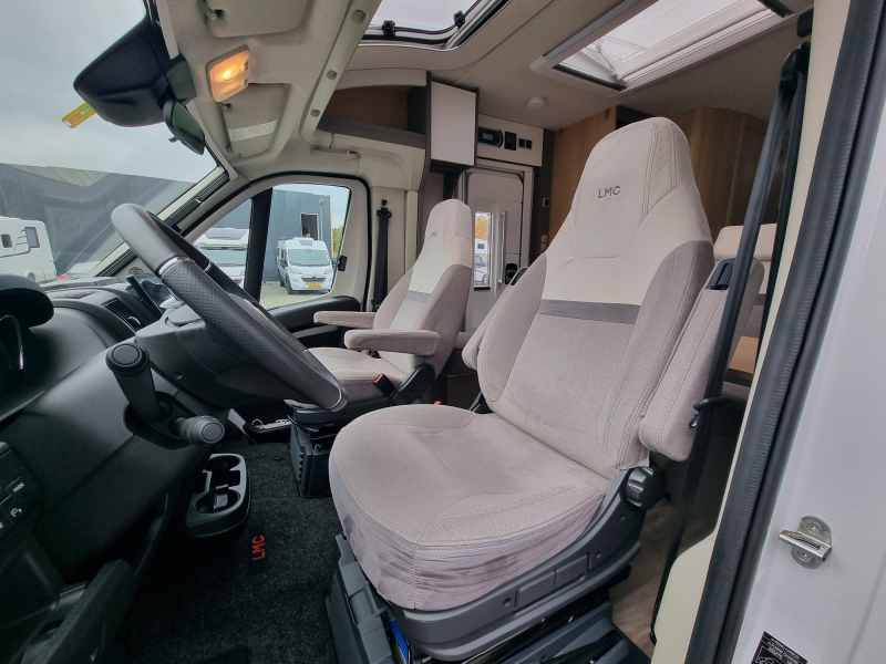 LMC Tourer T660 G photo: 6