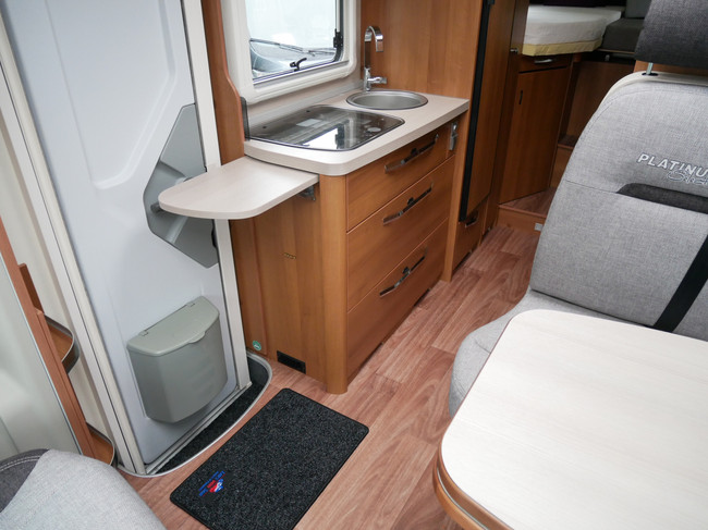 Knaus Van TI 650 MEG Platinum, Einzelbetten, Dachklimaanlage Foto: 11