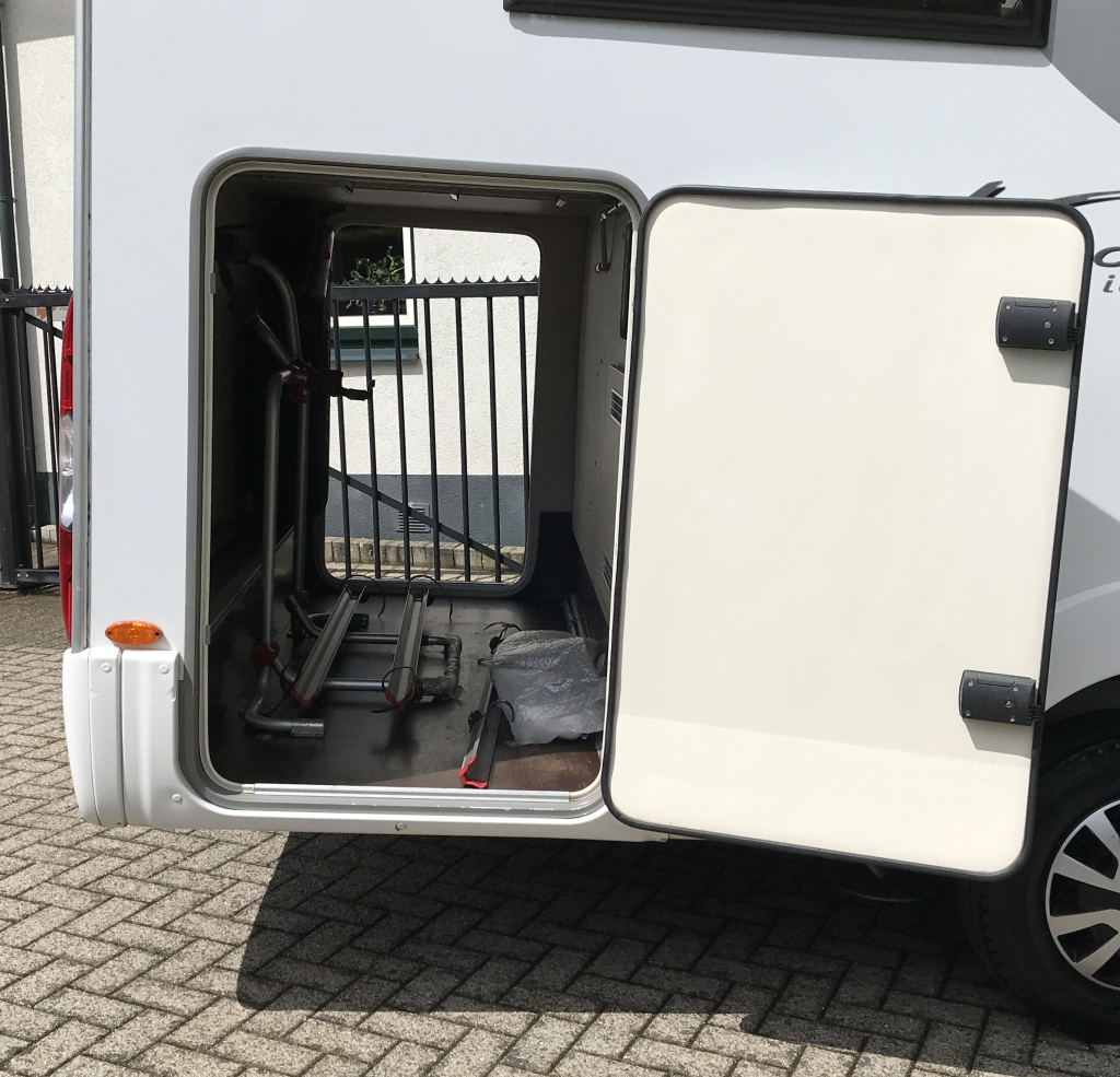 Bürstner Viseo i 690 # level systeem # Enkele bedden & Hefbed # foto: 3
