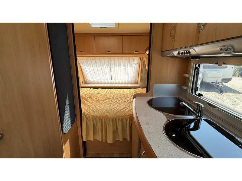 Hobby De luxe Easy 450 UF cama transversal asiento redondo inodoro foto: 10