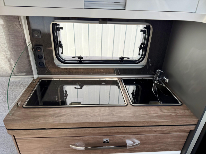Hobby Excellent Edition 460 UFE &iexcl;Cama francesa y asiento redondo! foto: 17