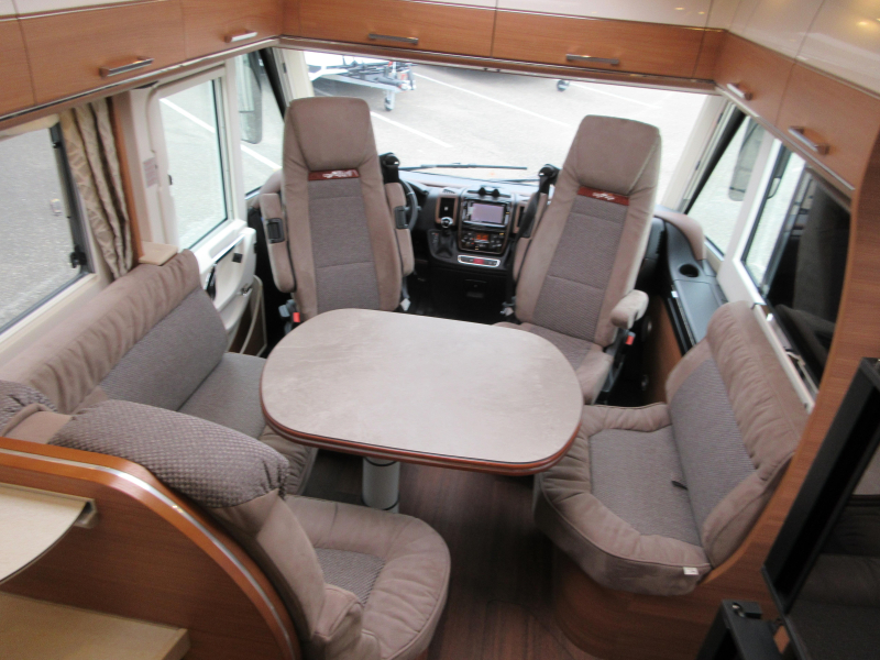 Carthago Chic C-Line I 4.9 LE AUTOMATIC DOUBLE FLOOR photo: 2
