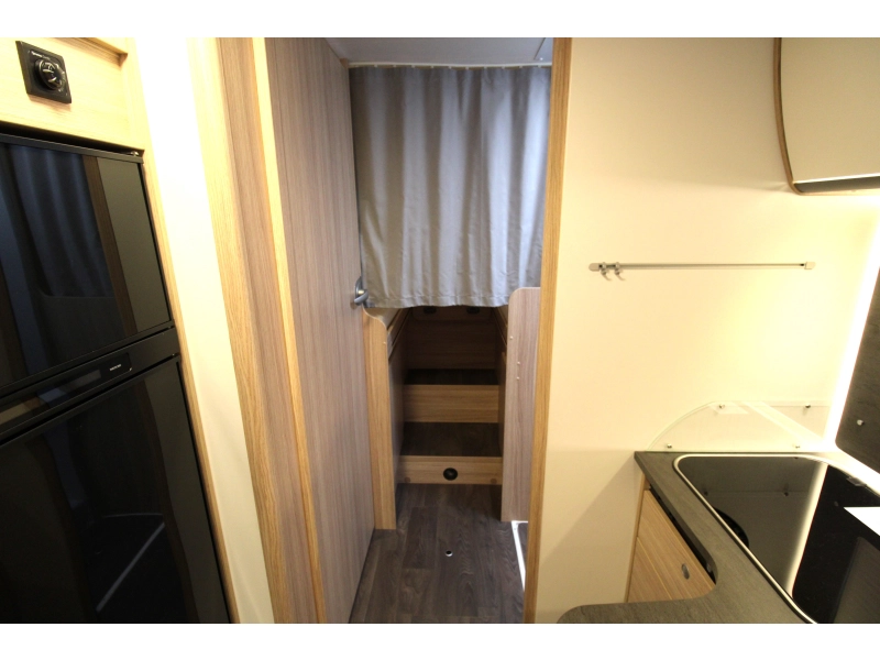Sunlight T 68 Adventure Edition Camas individuales / Cama abatible foto: 14