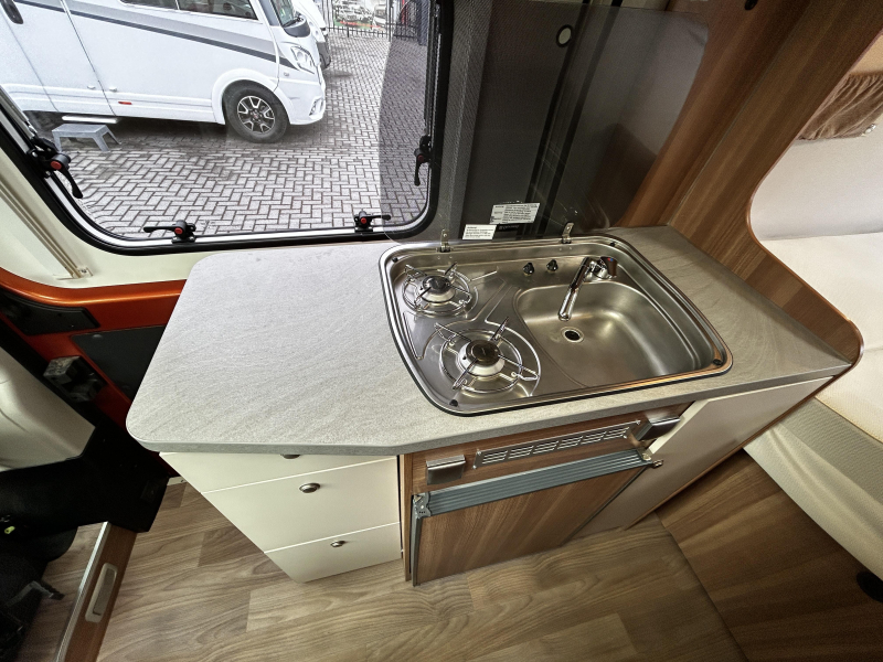 Weinsberg CaraBus 250 KL Dwarsbed/Euro5/2015/5.4m  foto: 15
