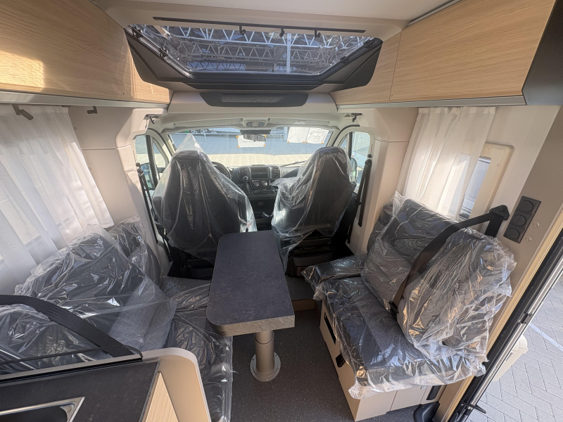 Adria Compact Select DL autom&aacute;tico / cama longitudinal foto: 4