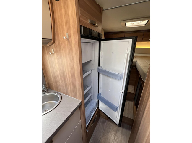Weinsberg 600 MEG CaraCompact Single Beds Awning 2X Air Conditioning Bicycle Rack photo: 13