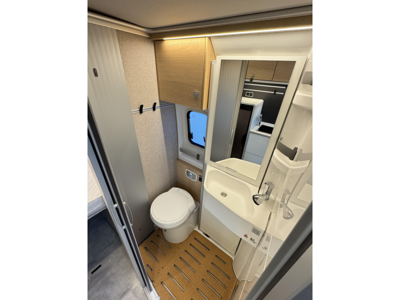 Hymer Yellowstone 640 -- Automaat - 4pers --  foto: 13