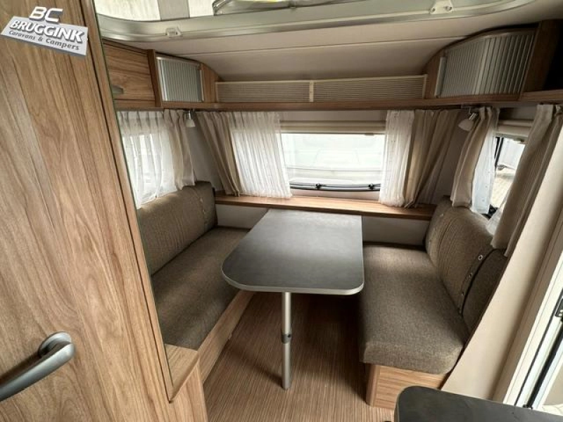 Eriba Feeling 442 CAMAS INDIVIDUALES TECHO ELEVABLE foto: 2