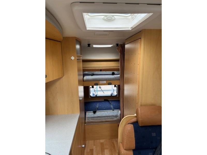 Dethleffs Advantage A 5881 5 persoons stapelbed  foto: 8