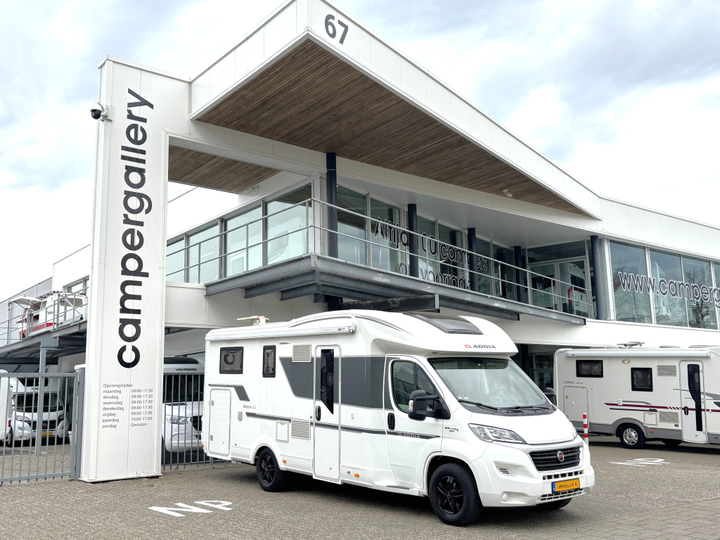 Adria Matrix Plus 670 SL ENKELE BEDDEN + HEFBED LUCHTVERING 