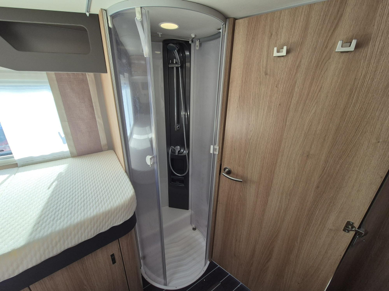 Knaus Sky TI 700 MEG 180pk autom 2 aircos E84  foto: 13