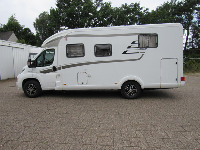 Hymer T598 Semi integraal Queensbed Hefbed bj2018 foto: 3