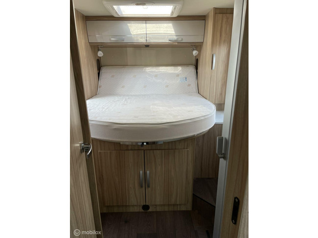 Hymer Tramp 698 Semi-integraal met Hef én Queensbed 2X Airco, Solar zéér weinig km's! foto: 8