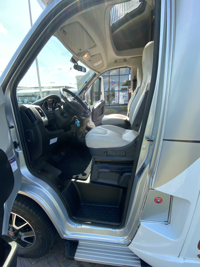 Bürstner AUTOMAAT Lyseo Harmony Line 690 G Half-integraal, Motor-airco, Enkele-bedden, Hefbed, Garage, Halve-treinzit, Draaistoelen, Bj. 2021 Marum  foto: 3