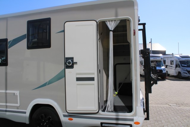 Virtually new Exclusive Line 660 Chausson AUTOMATIC double entrance door Artic pack (70 photo: 8
