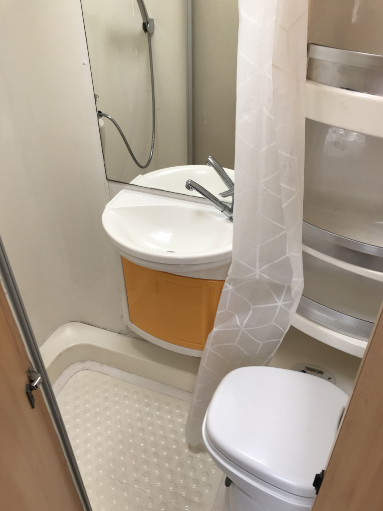 Dethleffs A 5420 &ndash; 5 couchages &ndash; Nouveau contr&ocirc;le technique - photo : 12