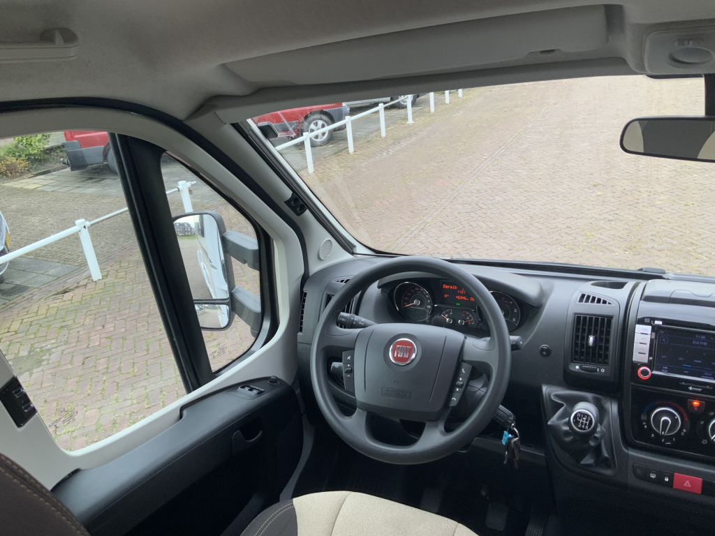 Weinsberg Cara Loft 650 ME, 2.3 MultiJ. 120 Teilintegriert, Drehsitze, Franz&ouml;sisches Bett, Bj. 2021 Camper Centrum On the Road am Noorderringweg 4 in Marum. Foto: 17