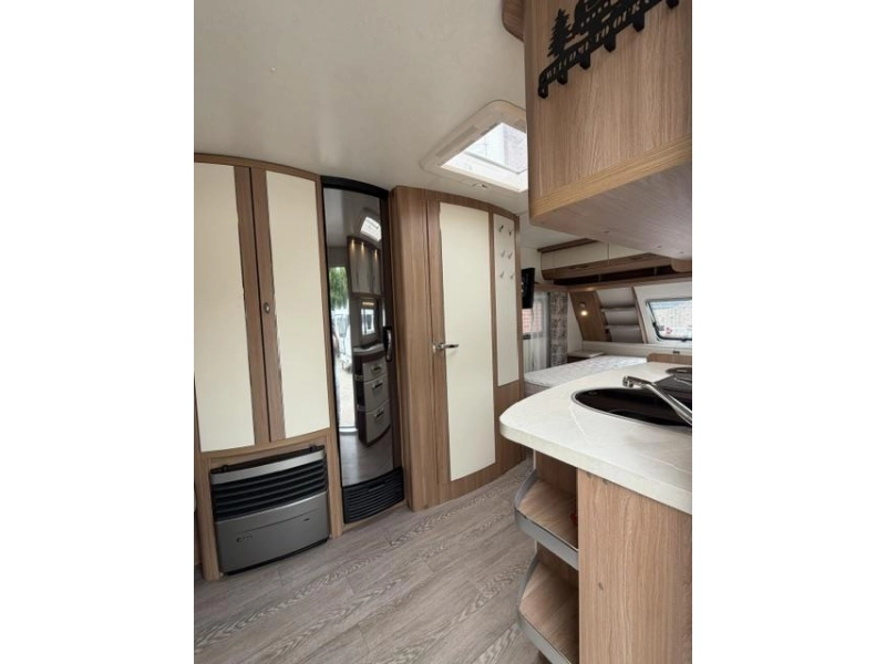 Hobby De Luxe 540 UFF Incl. Mover and Airco photo: 12