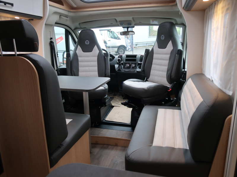 Sunlight V67S Adventure HOGE KOELKAST/ 2X1 BED!!  foto: 3
