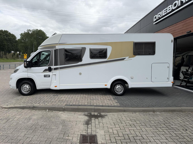 Carado T447 Euro6 Lits Jumeaux Auvent Panneau Solaire Bearlock Porte-v&eacute;los photo : 8